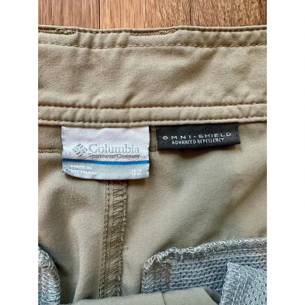 Columbia Omni-Shield Mens Hiking Shorts Sage Green Khaki Size 32 Outdoor Cargo